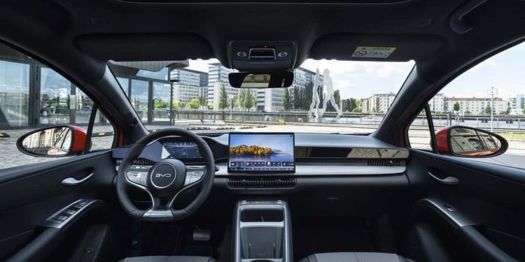 BYD Dolphin G 2026: салон плагин-гибрида в деталях