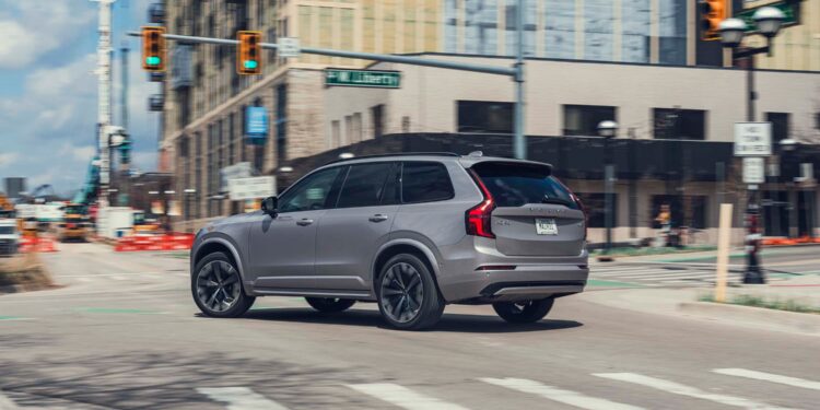 Car and Driver подводит промежуточные итоги длительного теста флагманского кроссовера Volvo XC90. Автомобиль в негибридной версии прошёл 10 000 миль, и за этот пробег механика не подвела. Но есть нюанс.