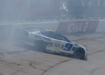 Чазу Эллиотту не повезло на практике NASCAR Cup в Айове