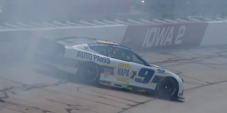 Чазу Эллиотту не повезло на практике NASCAR Cup в Айове