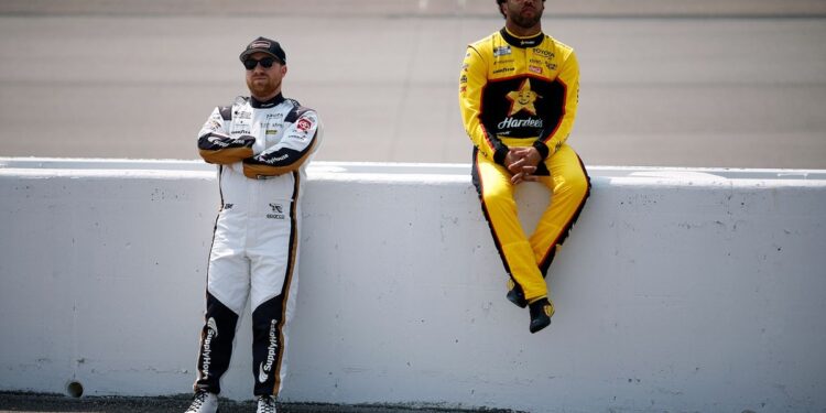 Чейз Эллиотт и пилоты NASCAR одобрили новые правила этапов