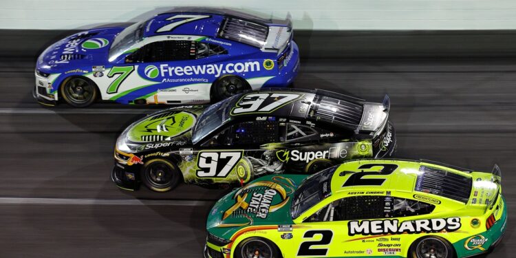 Чейз возвращается: месяц до решающего сдвига в NASCAR Cup Series