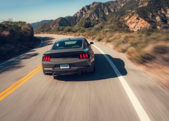 Четырехдверный Mustang от Ford: цена и скорость к 2029 году