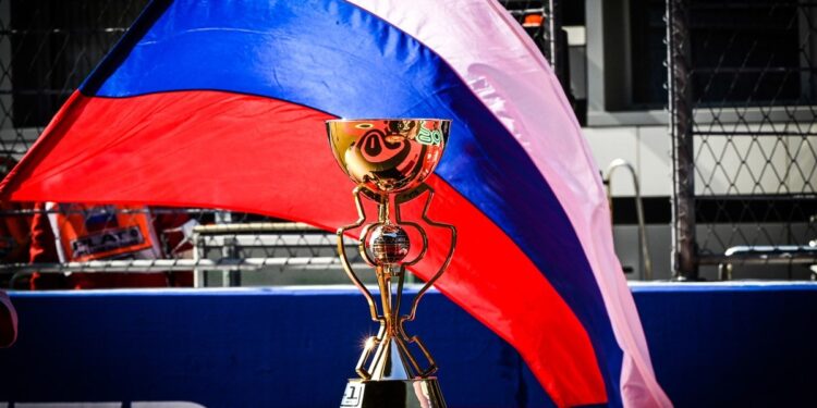 FIA сняла ограничения с российских и белорусских пилотов
