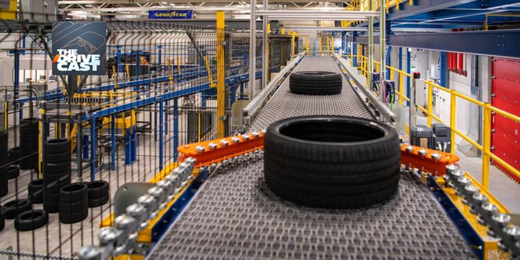 Глава Goodyear: тарифы, премиум-шины и дирижабль
