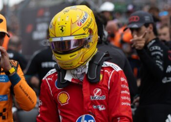 Хэмилтон извинился перед Ferrari за вспышку гнева на радио