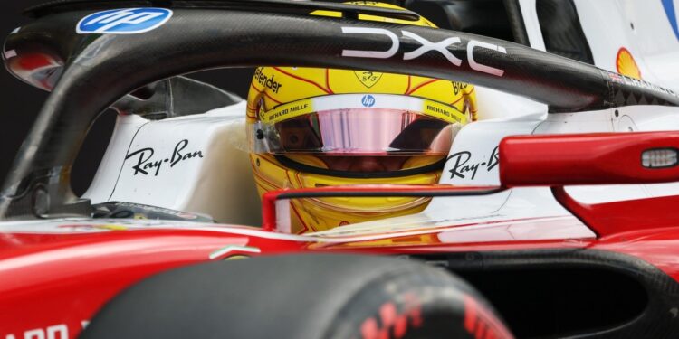 Хэмилтон озадачен проблемой Ferrari с прогревом шин
