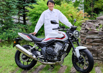 Honda CB400 Super Four E-Clutch — новый ориентир среди четырёхцилиндровых нейкедов