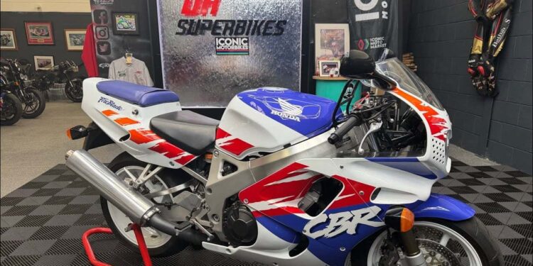 Honda Fireblade Джеймса Мэя уходит с молотка