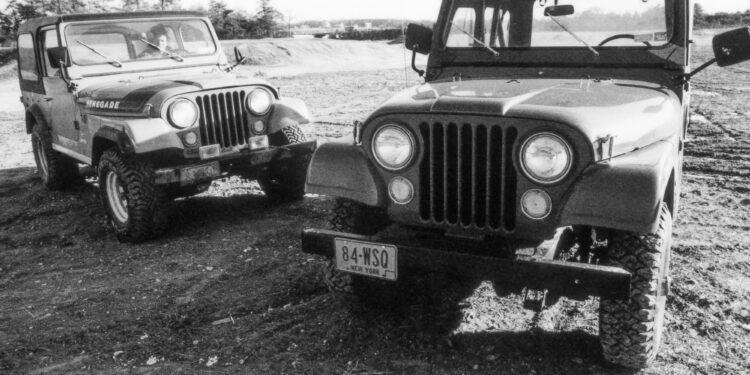 Jeep CJ-5 и CJ-7 Renegade 1976: фото со всех сторон