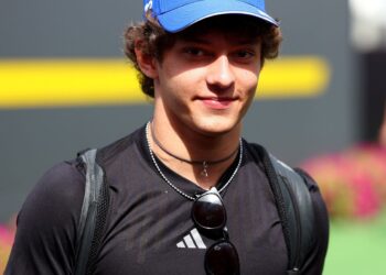 Кими Антонелли пора перестать считать «вундеркиндом»: эксперт Sky F1 требует изменить отношение