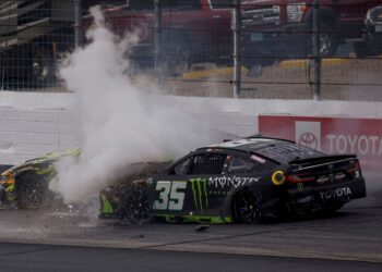 Коннор Зилиш: девятый сход в дебютном сезоне NASCAR Cup