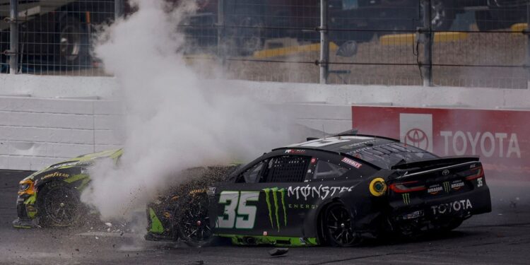 Коннор Зилиш: девятый сход в дебютном сезоне NASCAR Cup