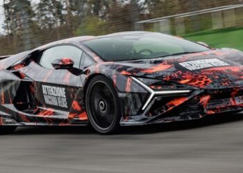 Lamborghini Revuelto SV: засветилась на «Хоккенхаймринге» перед дебютом