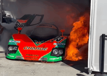 Легендарная Mazda 767B вспыхнула в паддоке Лагуны Сека