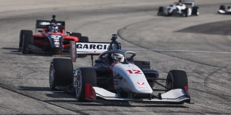 Макс Гарсия выиграл дебютную гонку в Indy NXT на трассе Milwaukee Mile