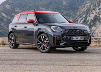 Mini Countryman JCW: 300 сил в аренду за 424 евро в месяц