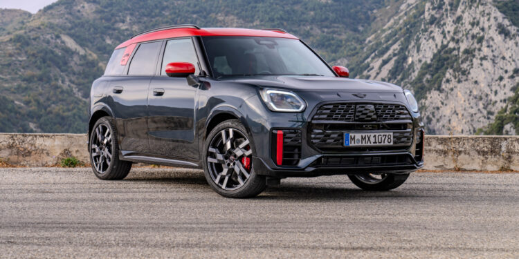 Mini Countryman JCW: 300 сил в аренду за 424 евро в месяц