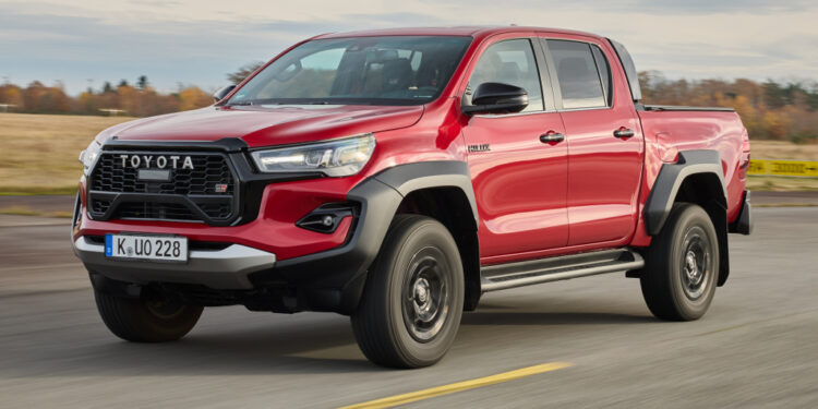 Молоток как диагност: зачем Toyota стучит по машинам