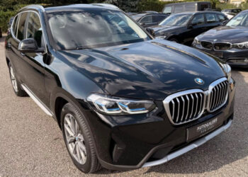 На рынке подержанных автомобилей AUTO BILD появился BMW X3 xDrive30d — версия с рядным шестицилиндровым дизелем, мягкогибридной надстройкой и отдачей 286 лошадиных сил.