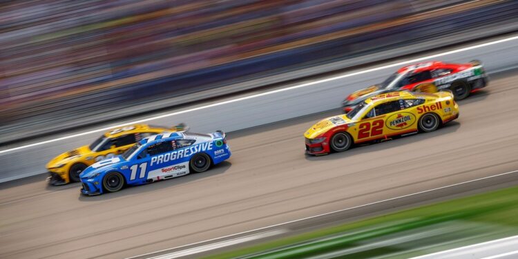 NASCAR расширяет географию и, похоже, добрался до Европы. Стив О’Доннелл, генеральный директор серии, готов привезти гонку на европейский континент. Об этом говорит его недавнее заявление, которое цитирует зарубежная пресса.