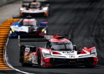 Ник Йеллоули взял поул на Road America в IMSA