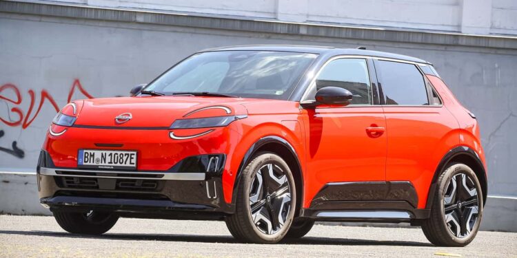 Nissan Micra 52 kWh (2026): Японский вихрь с французскими корнями