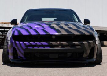 Новый Dodge Charger: дрифт-кары есть, V8 нет