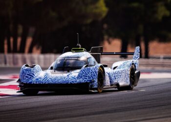 Новый LMDh-прототип Ford выехал на трассу: первые детали