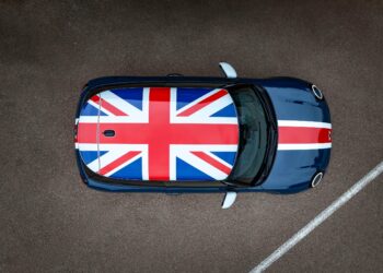 Новый Mini Cooper EV может сменить привод на задний