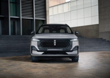 Обновлённый Lincoln Nautilus Hybrid: свежие фото и что изменилось