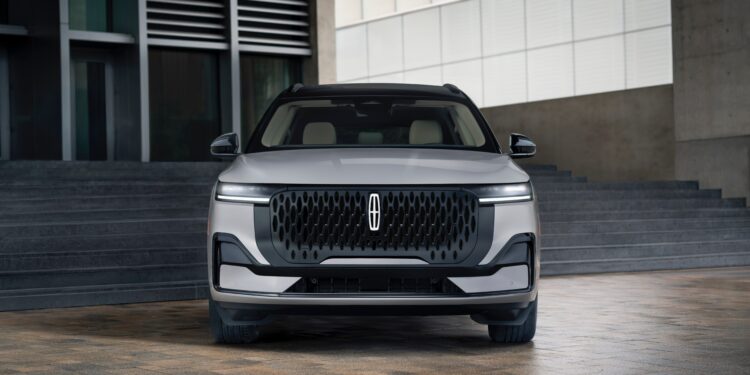 Обновлённый Lincoln Nautilus Hybrid: свежие фото и что изменилось