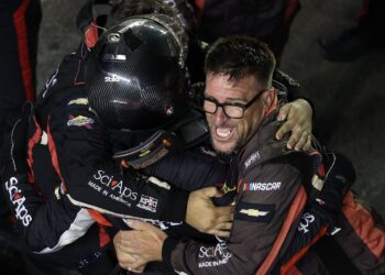 Одиссея Райана Зига: исторический прорыв в NASCAR