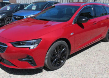 Opel Insignia Sports Tourer с дизелем и люксом — до 20 000 евро