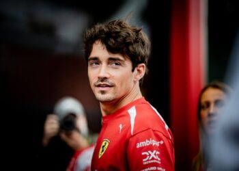 Отмар Сафнауэр советует Ferrari не трогать Леклера