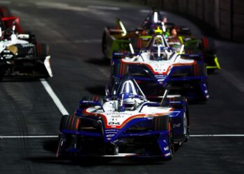 Паскаль Верляйн выиграл субботнюю гонку London E-Prix и защитил командную тактику Porsche, которая помогла ему укрепить шансы на чемпионский титул Формулы E в сезоне-2025/26.