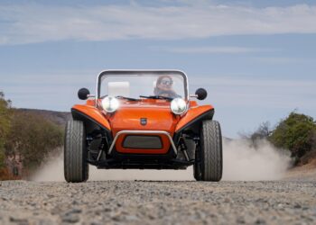 Первые за рулем: электрический багги Meyers Manx возвращается