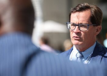 Президент IndyCar Дж. Дуглас Болес раскритиковал промоутера и извинился перед болельщиками. Причина — срыв дебютной гонки в пригороде Торонто.
