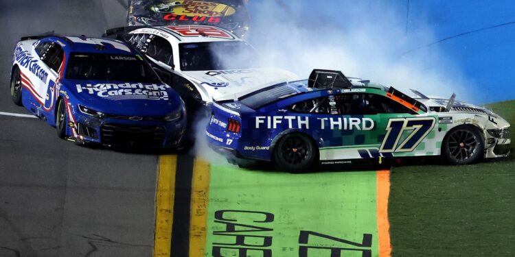 Райан Прис прервал серию из 248 гонок победой на Daytona