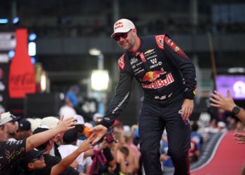 Райан Прис выбил Ван Гисбергена из плей-офф NASCAR: первая победа за 249 гонок
