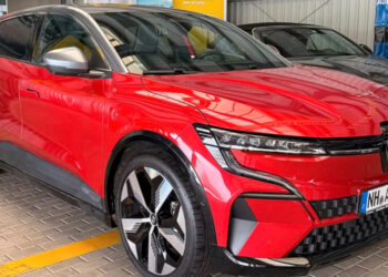 Renault Megane E-Tech: 218 л.с. и всего 13 565 км пробега