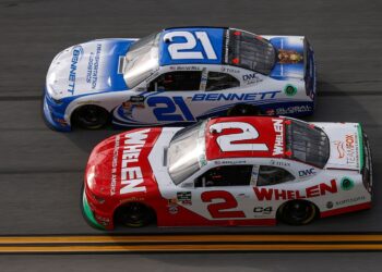 **Ричард Чайлдресс Рейсинг** объявил состав пилотов на сезон 2027 года в **NASCAR O’Reilly Auto Parts**. К команде присоединятся **Карсон Браун** и **Чендлер Смит**.