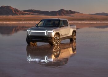 Rivian R1S и R1T 2027: комфорт и бездорожье