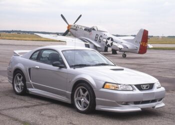 Roush Mustang и P-51: фото снаружи и изнутри