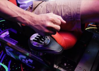 Самодельный аркадный автомат Gran Turismo 7 затмил VR
