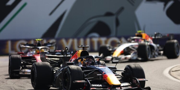 Шлем F1 с автографами 20 гонщиков продан за рекордную сумму