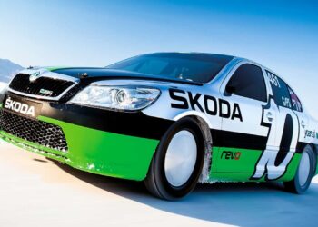 Skoda Octavia RS: 365 км/ч на соляной глади Бонневилля