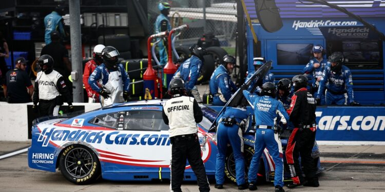 Тай Гиббс выиграл гонку NASCAR в Айове