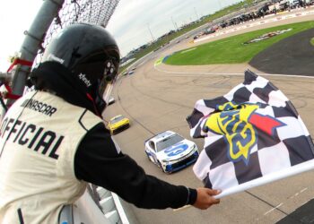 Тай Гиббс выиграл гонку NASCAR в Айове