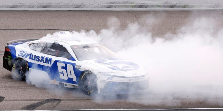 Тай Гиббс выиграл NASCAR в Айове, удержав Белла